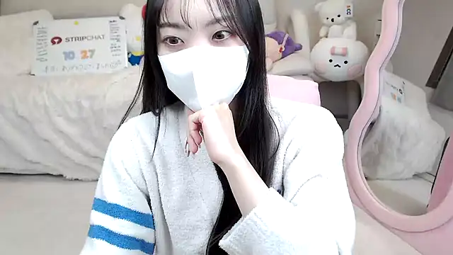 momo room online show from 10.27.25