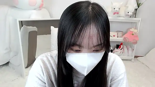 Snapshot of momo_room chatting on 04.17.26 momo room online show from 04.17.26