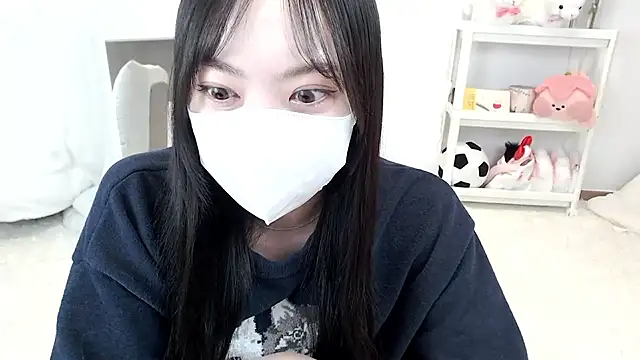 Snapshot of momo_room chatting on 04.25.26 momo room online show from 04.25.26