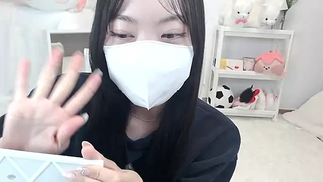 Snapshot of momo_room chatting on 04.25.26 momo room online show from 04.25.26