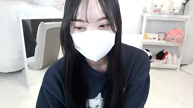 Snapshot of momo_room chatting on 04.26.26 momo room online show from 04.26.26
