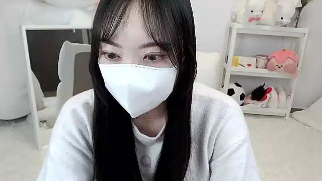 Snapshot of momo_room chatting on 05.03.26 momo room online show from 05.03.26