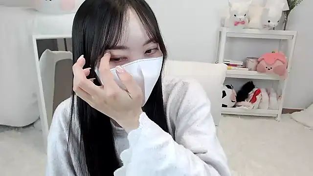 Snapshot of momo_room chatting on 05.04.26 momo room online show from 05.04.26