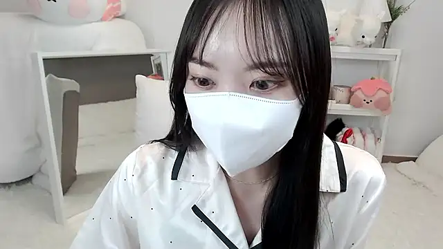 Snapshot of momo_room chatting on 05.15.26 momo room online show from 05.15.26