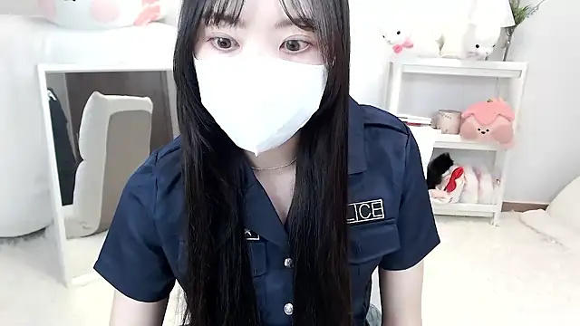 Snapshot of momo_room chatting on 05.17.26 momo room online show from 05.17.26