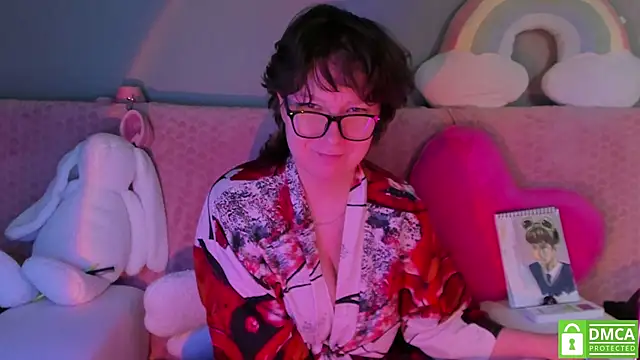 Snapshot of dreamgirllovee chatting on 02.04.25 dreamgirllovee online show from 02.04.25