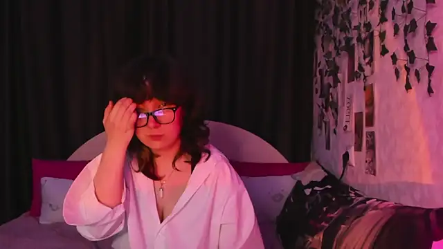 Snapshot of dreamgirllovee chatting on 09.13.25 dreamgirllovee online show from 09.13.25