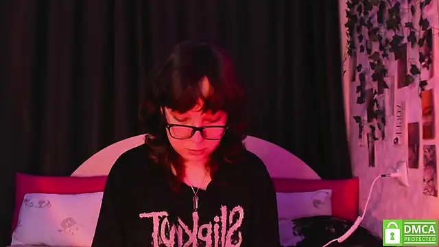 Snapshot of dreamgirllovee chatting on 09.23.25 dreamgirllovee online show from 09.23.25