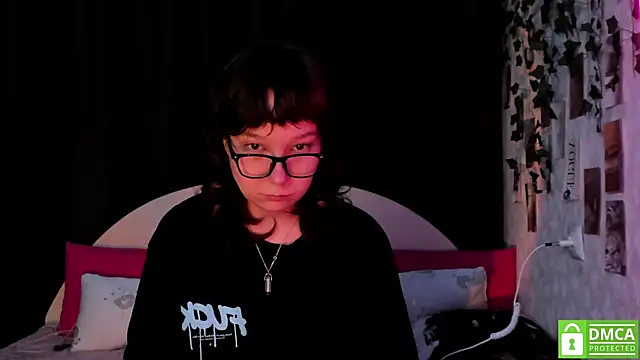 Snapshot of dreamgirllovee chatting on 09.27.25 dreamgirllovee online show from 09.27.25