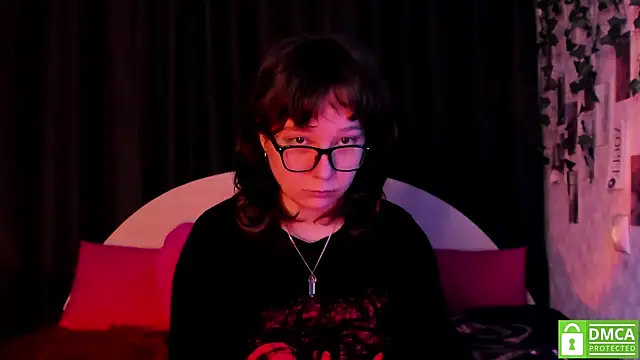 Snapshot of dreamgirllovee chatting on 10.15.25 dreamgirllovee online show from 10.15.25