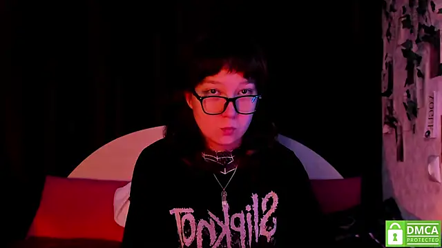 Snapshot of dreamgirllovee chatting on 10.30.25 dreamgirllovee online show from 10.30.25