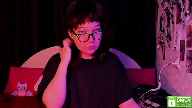 Snapshot of dreamgirllovee chatting on 11.06.25 dreamgirllovee online show from 11.06.25