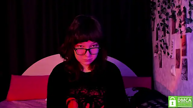 Snapshot of dreamgirllovee chatting on 11.20.25 dreamgirllovee online show from 11.20.25