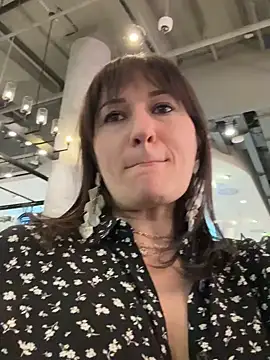 Snapshot of ZhenjaPoledance chatting on 02.14.25 ZhenjaPoledance online show from 02.14.25