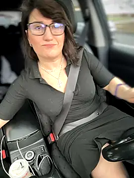 Snapshot of ZhenjaPoledance chatting on 10.29.25 ZhenjaPoledance online show from 10.29.25