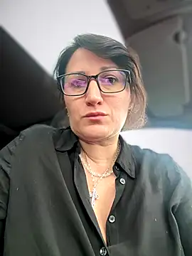 Snapshot of ZhenjaPoledance chatting on 11.13.25 ZhenjaPoledance online show from 11.13.25