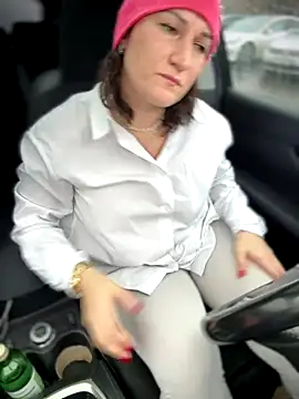 Snapshot of ZhenjaPoledance chatting on 11.17.25 ZhenjaPoledance online show from 11.17.25