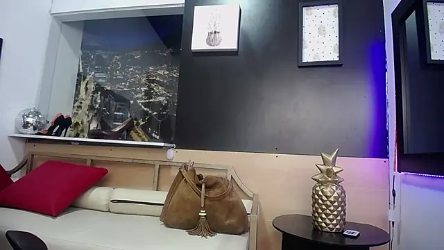 Snapshot of enderlis chatting on 02.21.25 enderlis online show from 02.21.25