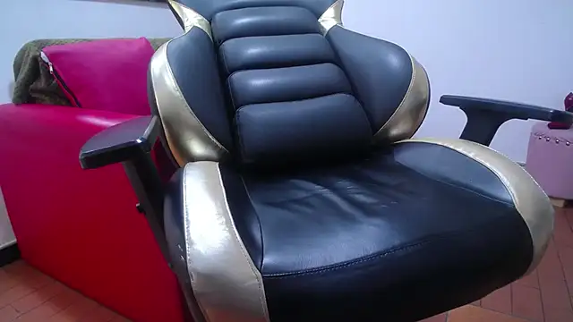 Snapshot of enderlis chatting on 09.19.25 enderlis online show from 09.19.25