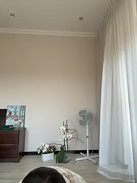 Hott Lolla online show from 09.09.25