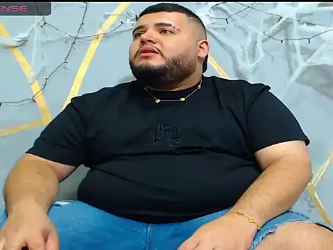 Snapshot of damian_chubby chatting on 10.28.25 damian chubby online show from 10.28.25