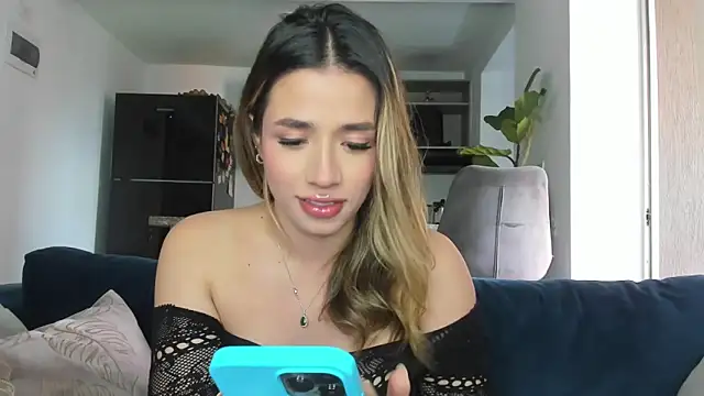 Snapshot of honeyann08 chatting on 02.22.25 honeyann08 online show from 02.22.25