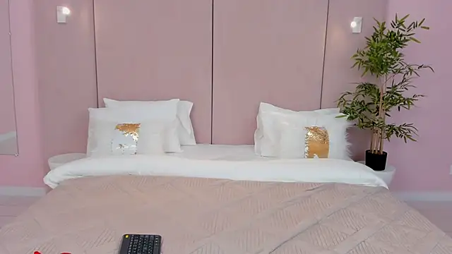 Snapshot of CamillaLarson chatting on 01.28.25 CamillaLarson online show from 01.28.25