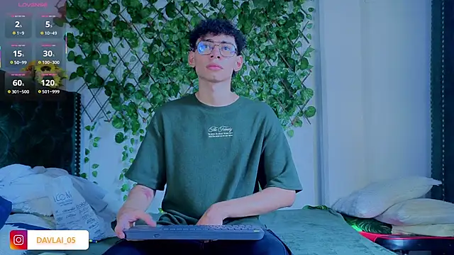 Snapshot of Daviid_laidd chatting on 11.11.25 Daviid laidd online show from 11.11.25