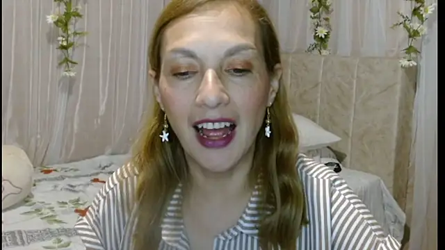 italagomez  online show from 02.14.25