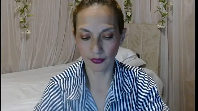 italagomez  online show from 02.28.25