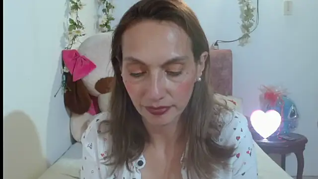 italagomez  online show from 09.10.25