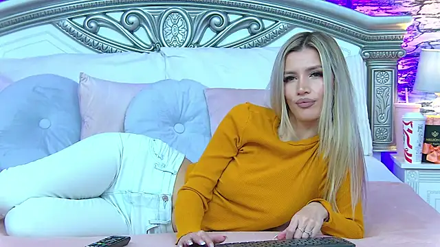 IvySamek online show from 11.19.25