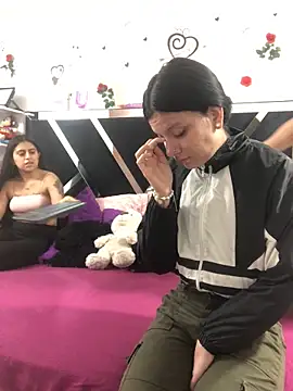 Snapshot of 1lovelygirls chatting on 09.16.25 1lovelygirls online show from 09.16.25