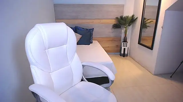 Snapshot of Violetta_rainbow chatting on 12.21.24 Violetta rainbow online show from 12.21.24