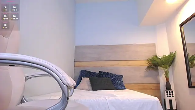 Snapshot of Violetta_rainbow chatting on 02.21.25 Violetta rainbow online show from 02.21.25