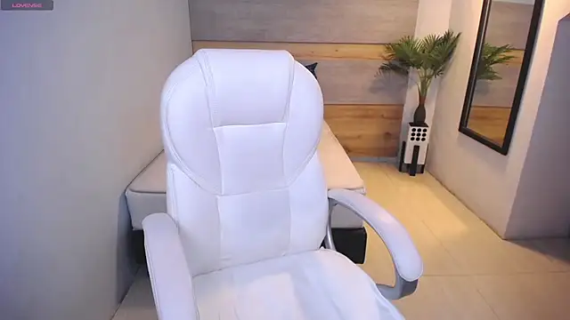 Snapshot of Violetta_rainbow chatting on 03.08.25 Violetta rainbow online show from 03.08.25