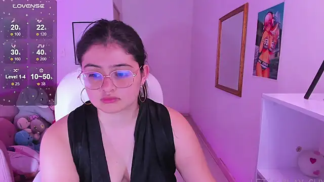 Stephania 18 online show from 01.22.25