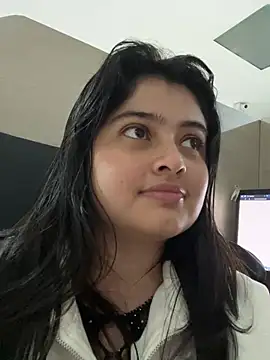 Stephania 18 online show from 01.28.25