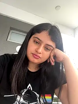 Stephania 18 online show from 09.17.25