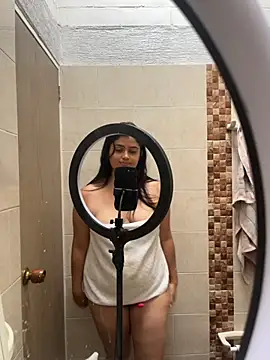 Stephania 18 online show from 11.16.25