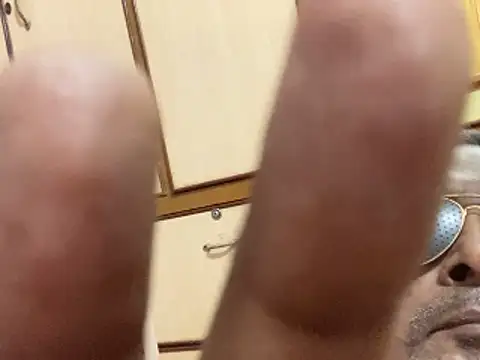 Snapshot of Lookin4Kinky_Partner chatting on 11.21.25 Lookin4Kinky Partner online show from 11.21.25