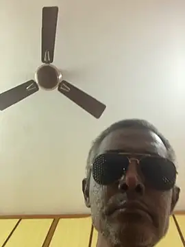 Snapshot of Lookin4Kinky_Partner chatting on 11.23.25 Lookin4Kinky Partner online show from 11.23.25