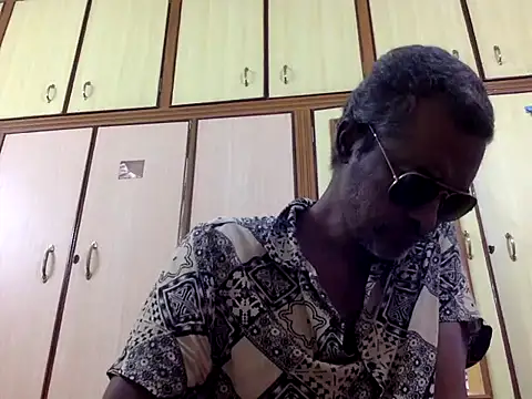 Snapshot of Lookin4Kinky_Partner chatting on 12.05.25 Lookin4Kinky Partner online show from 12.05.25