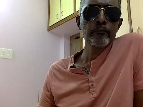 Snapshot of Lookin4Kinky_Partner chatting on 12.20.25 Lookin4Kinky Partner online show from 12.20.25