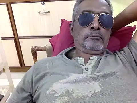 Snapshot of Lookin4Kinky_Partner chatting on 01.08.26 Lookin4Kinky Partner online show from 01.08.26