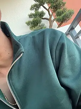 Snapshot of dedewr chatting on 11.14.25 dedewr online show from 11.14.25