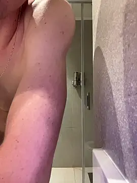 Snapshot of dedewr chatting on 11.25.25 dedewr online show from 11.25.25