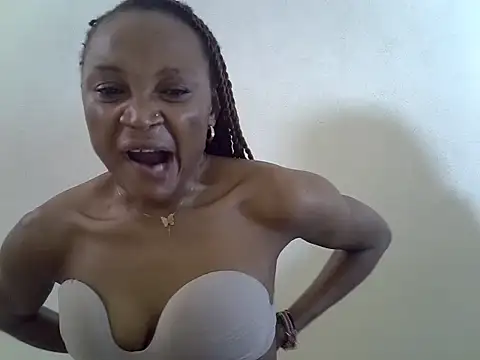 Snapshot of SpicyPetite chatting on 10.17.25 SpicyPetite online show from 10.17.25