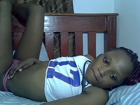 Snapshot of SpicyPetite chatting on 02.17.26 SpicyPetite online show from 02.17.26