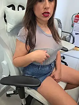 Snapshot of GatitaXD27 chatting on 02.27.26 GatitaXD27 online show from 02.27.26